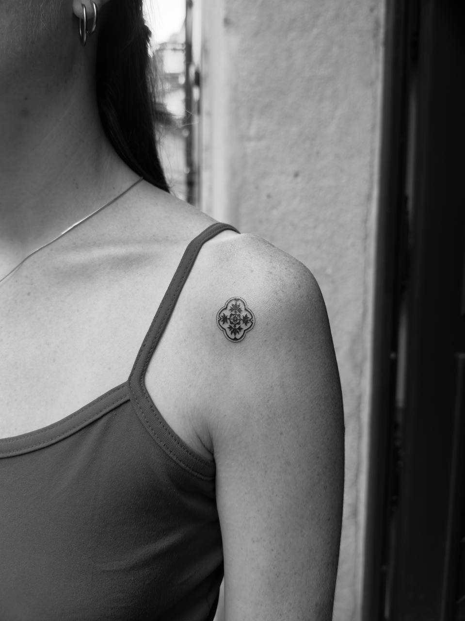 Ornamentální tetování na rameni / Ornamental tattoo on shoulder